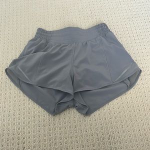 lululemon hotty hot shorts 2.5”